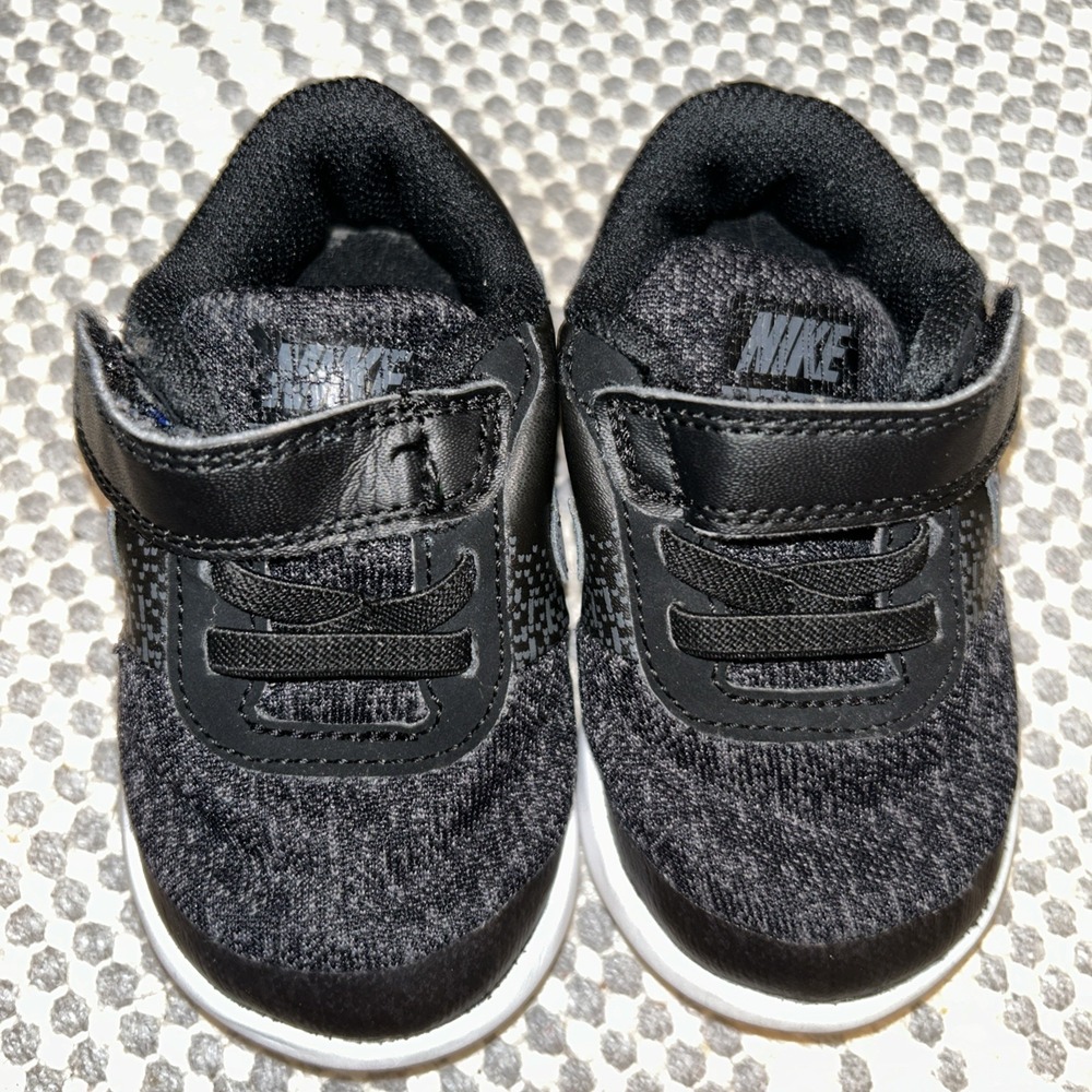 Nike Flex Contact Sneakers Toddler 5c Black /Grey EUC